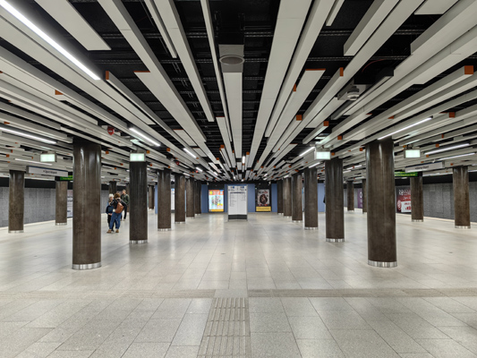 Budapest, M3 metró, Corvin-negyed, bélyegkép