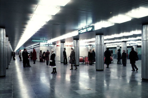 Budapest, M3 metró, Deák Ferenc tér, bélyegkép