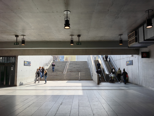 Budapest, M4 metró, Kelenföld vasútállomás, bélyegkép