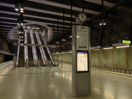 Budapest, M4 metró, Bikás park, bélyegkép