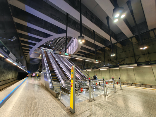 Budapest, M4 metró, Bikás park, bélyegkép