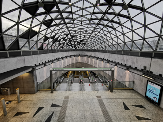 Budapest, M4 metró, Bikás park, bélyegkép
