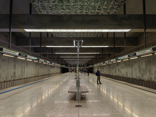 Budapest, M4 metró, Újbuda-központ, bélyegkép