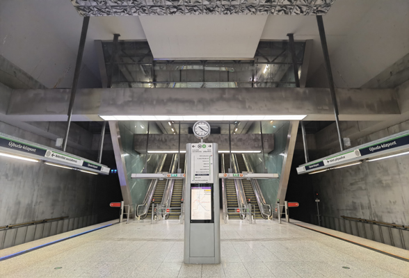 Budapest, M4 metró, Újbuda-központ, bélyegkép