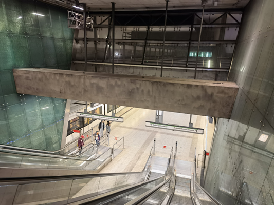 Budapest, M4 metró, Újbuda-központ, bélyegkép