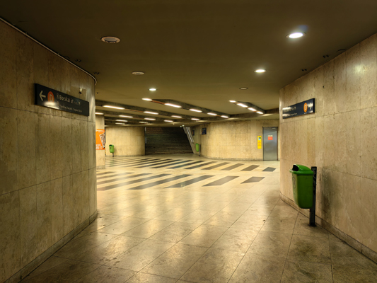 Budapest, M4 metró, Újbuda-központ, bélyegkép