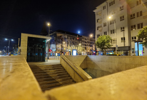 Budapest, M4 metró, Újbuda-központ, bélyegkép