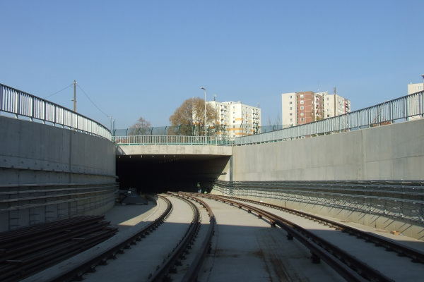 Budapest, M4 metró, járműtelep, bélyegkép